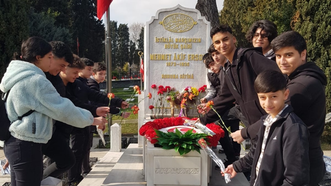 Mehmet Akif Ersoy'un Kabrini Ziyaret Ettik